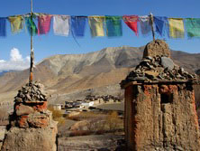 Trekking-Touren, Trekking- und Wanderreisen, Nepal: Die bunten Fahnen Nepals